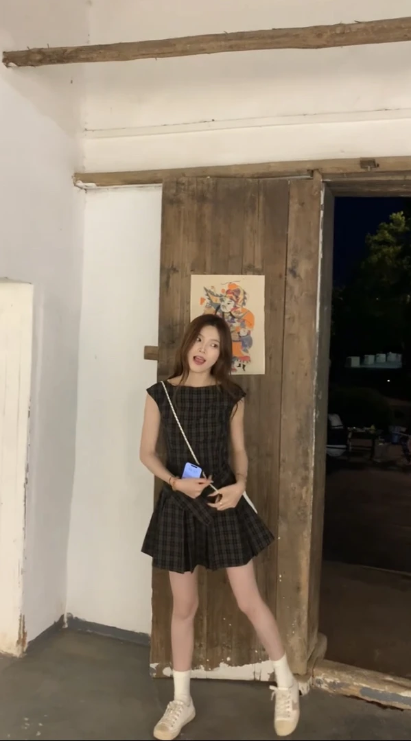 五一出门时尚简约气质衣服春夏新款温柔风洋气显瘦元气连衣裙女