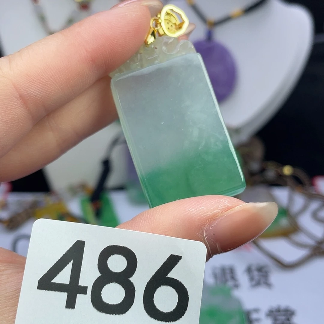 翡翠未镶嵌吊坠(赠链)