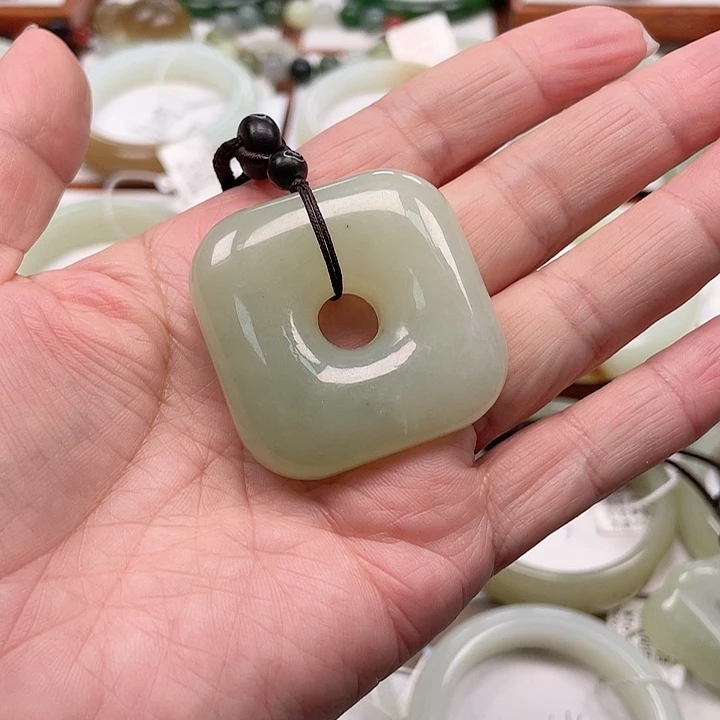 颈饰未镶嵌和田玉m**.