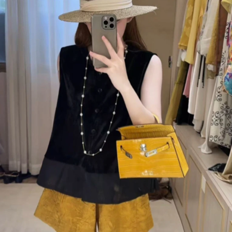 2621 黑色丝绒拼接背心