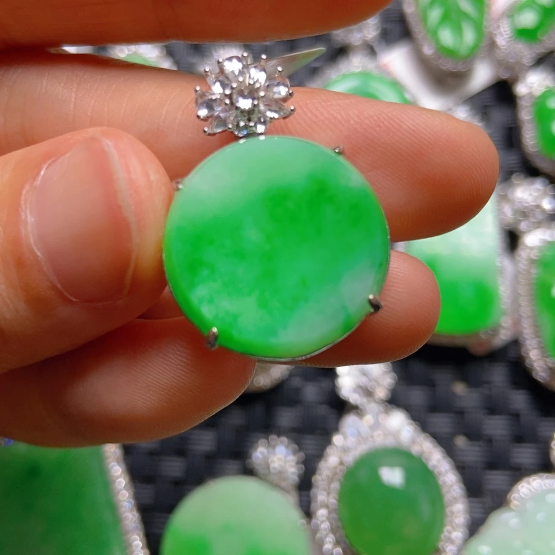 翡翠银S925镶嵌颈饰圆牌吊坠