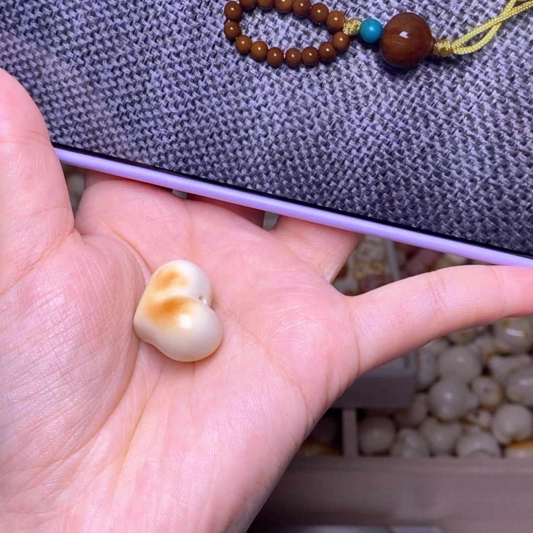 吊坠猴头核桃爱心 屁桃提溜