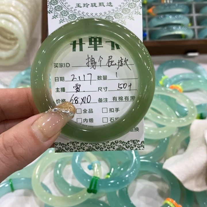 蛇纹石玉手镯未镶嵌拽***?