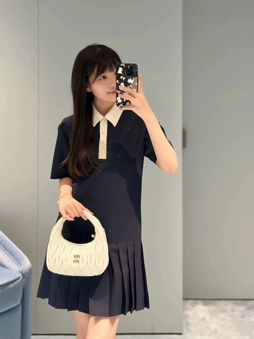 25年春装新款女装 时尚百搭拼白色领蓝色百褶裙摆连衣裙-25W016