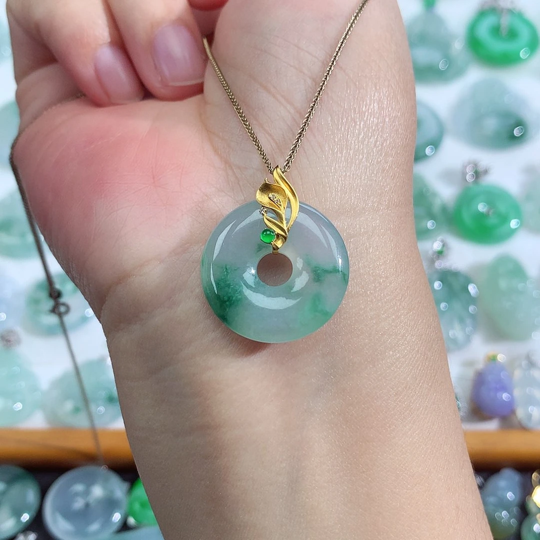 颈饰18K金镶嵌翡翠甜甜圈