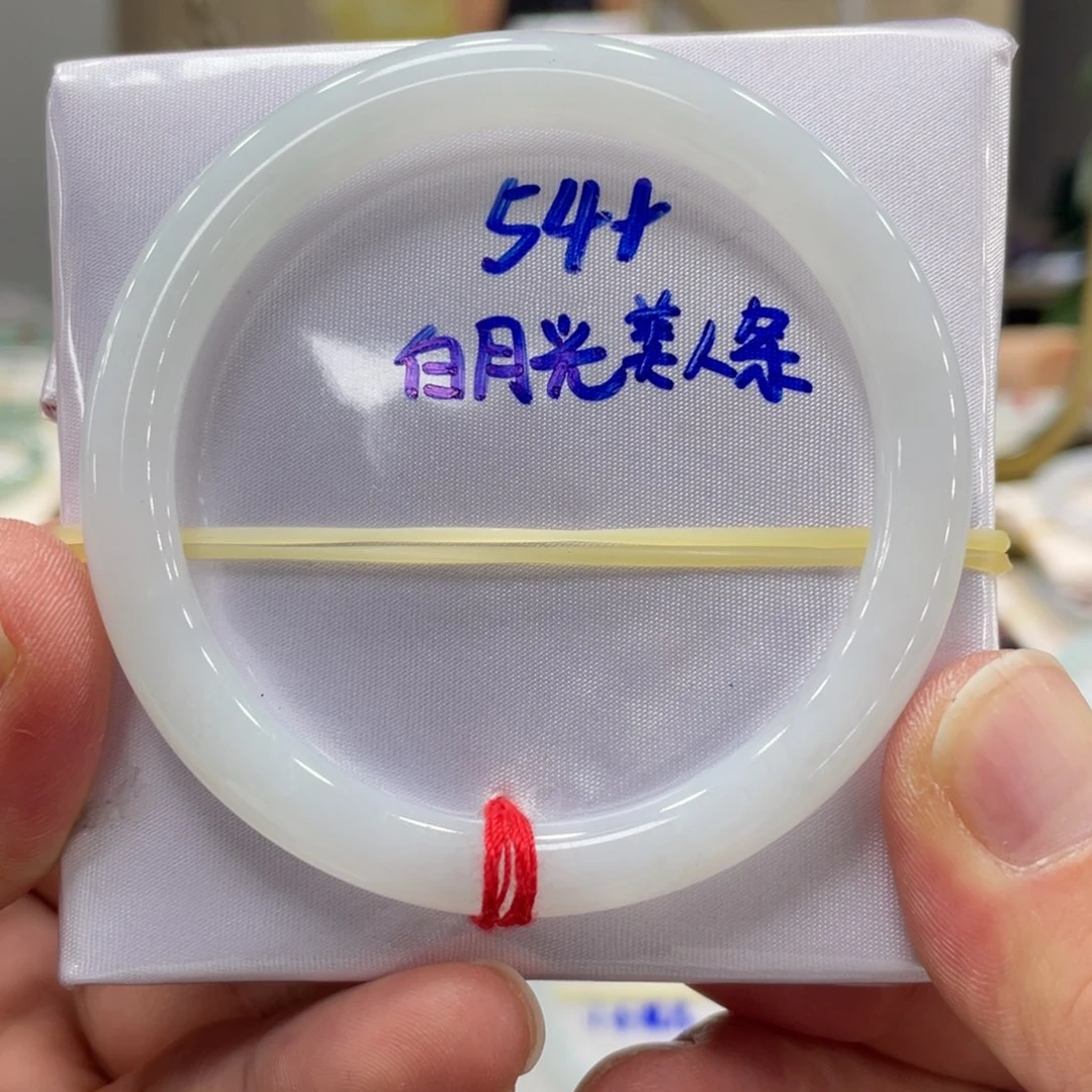 未镶嵌手镯翡翠咕****?翡翠