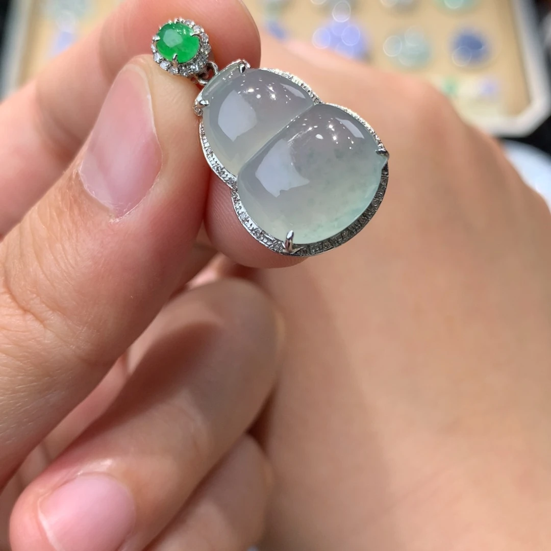 翡翠吊坠(不含链)18K金镶嵌葫芦