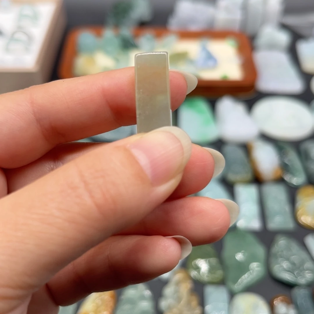 ****主翡翠未镶嵌颈饰预存