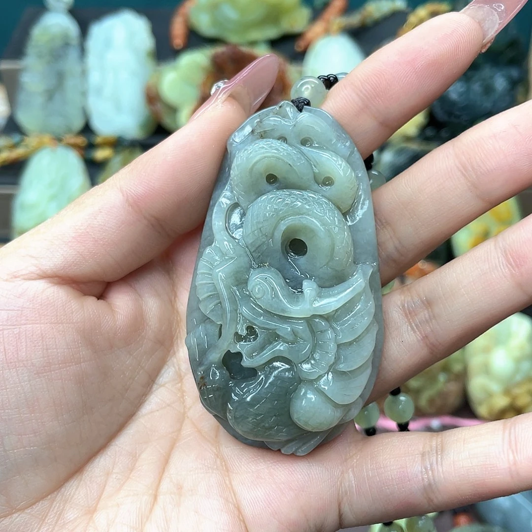 蛇纹石玉颈饰未镶嵌