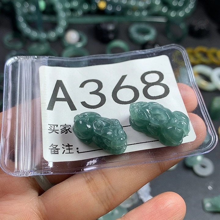 颈饰未镶嵌翡翠貔貅一对