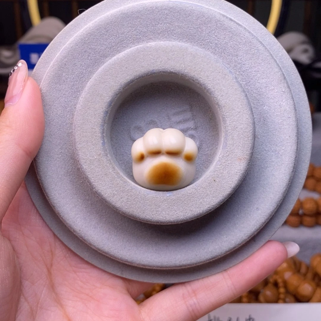 向***在非金属皮质配饰猫爪