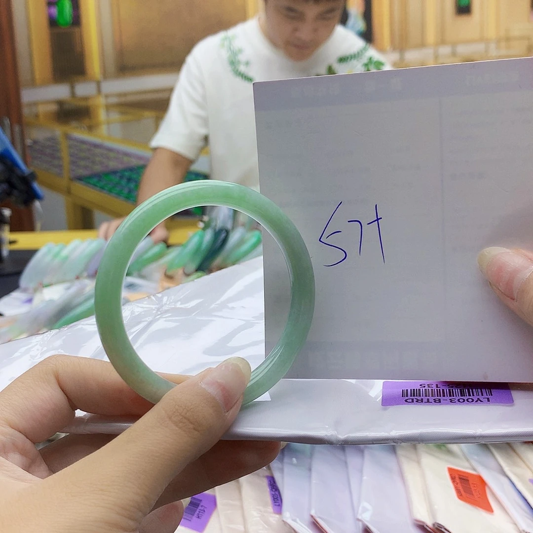 翡翠手镯未镶嵌99999……