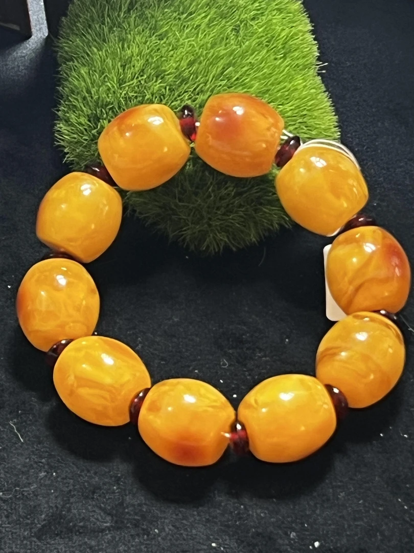 黄蜡桶珠手串。990112。