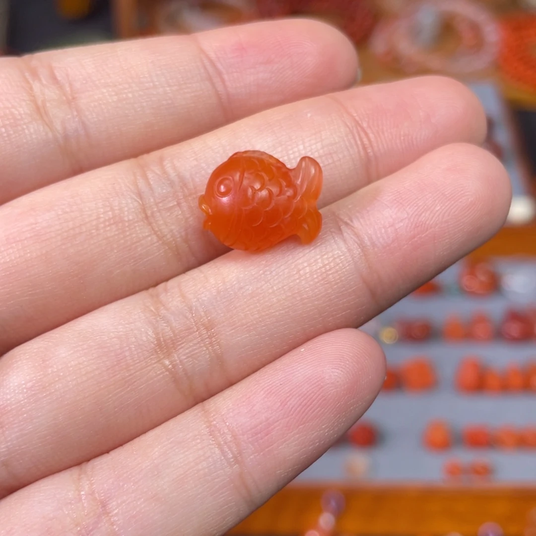 南红玛瑙未镶嵌小鱼