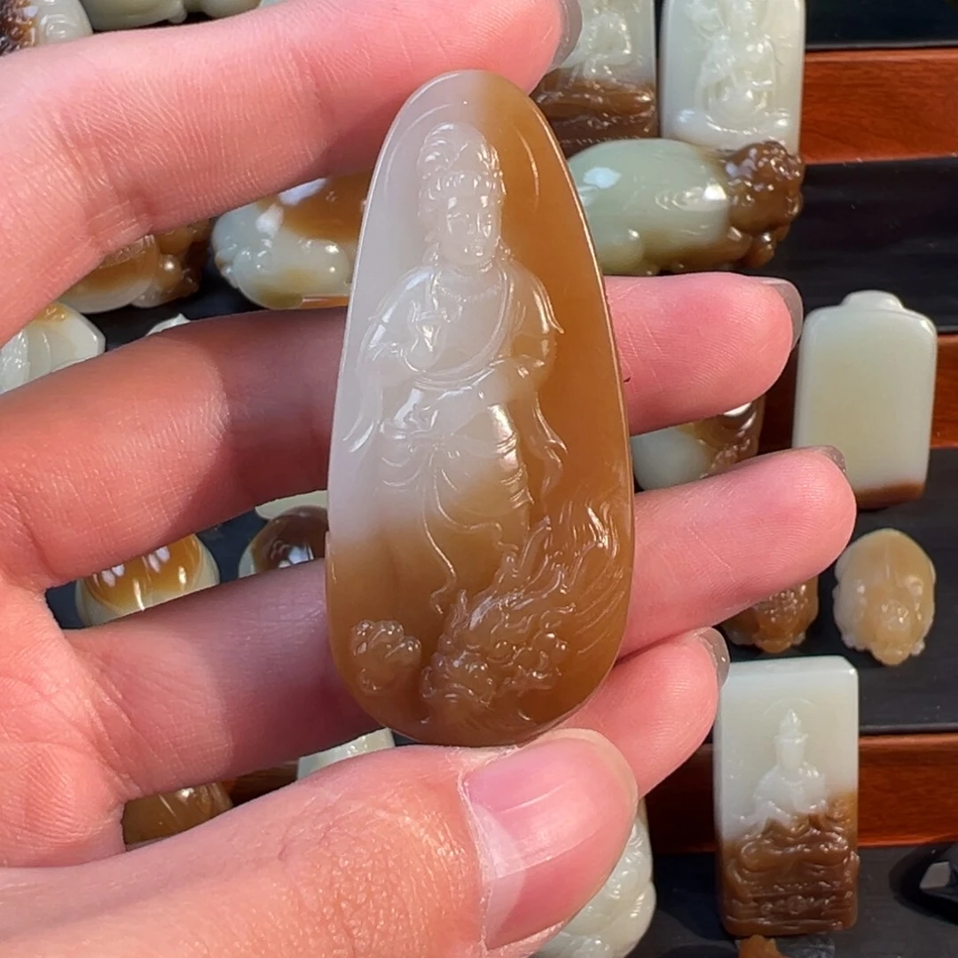 旅***生和田玉未镶嵌颈饰