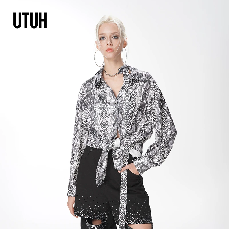 UTUH 米黑色蛇纹烫钻工艺松弛高级感衬衫配：飘带 TDWWS1C018
