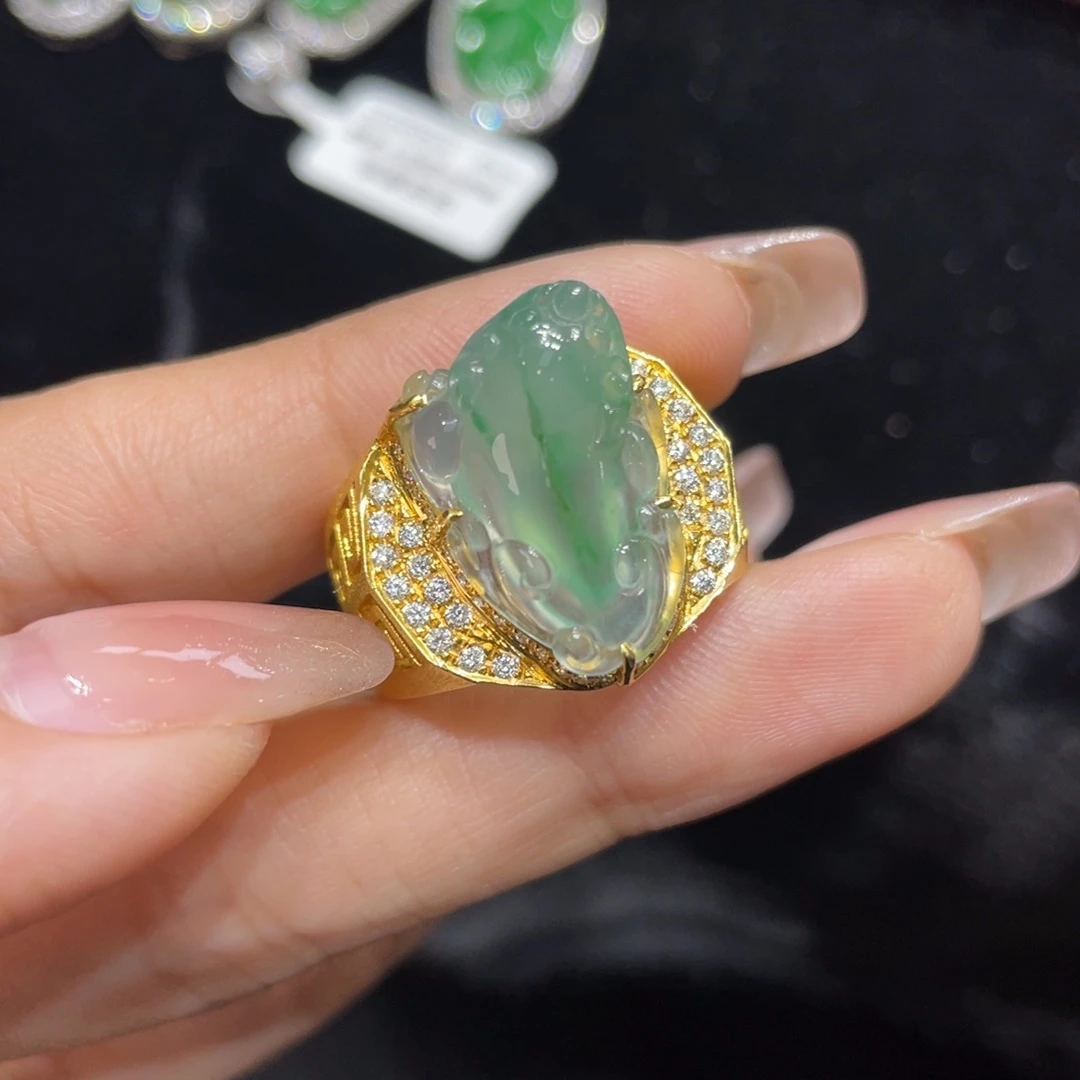 翡翠颈饰18K金镶嵌天然缅甸翡翠