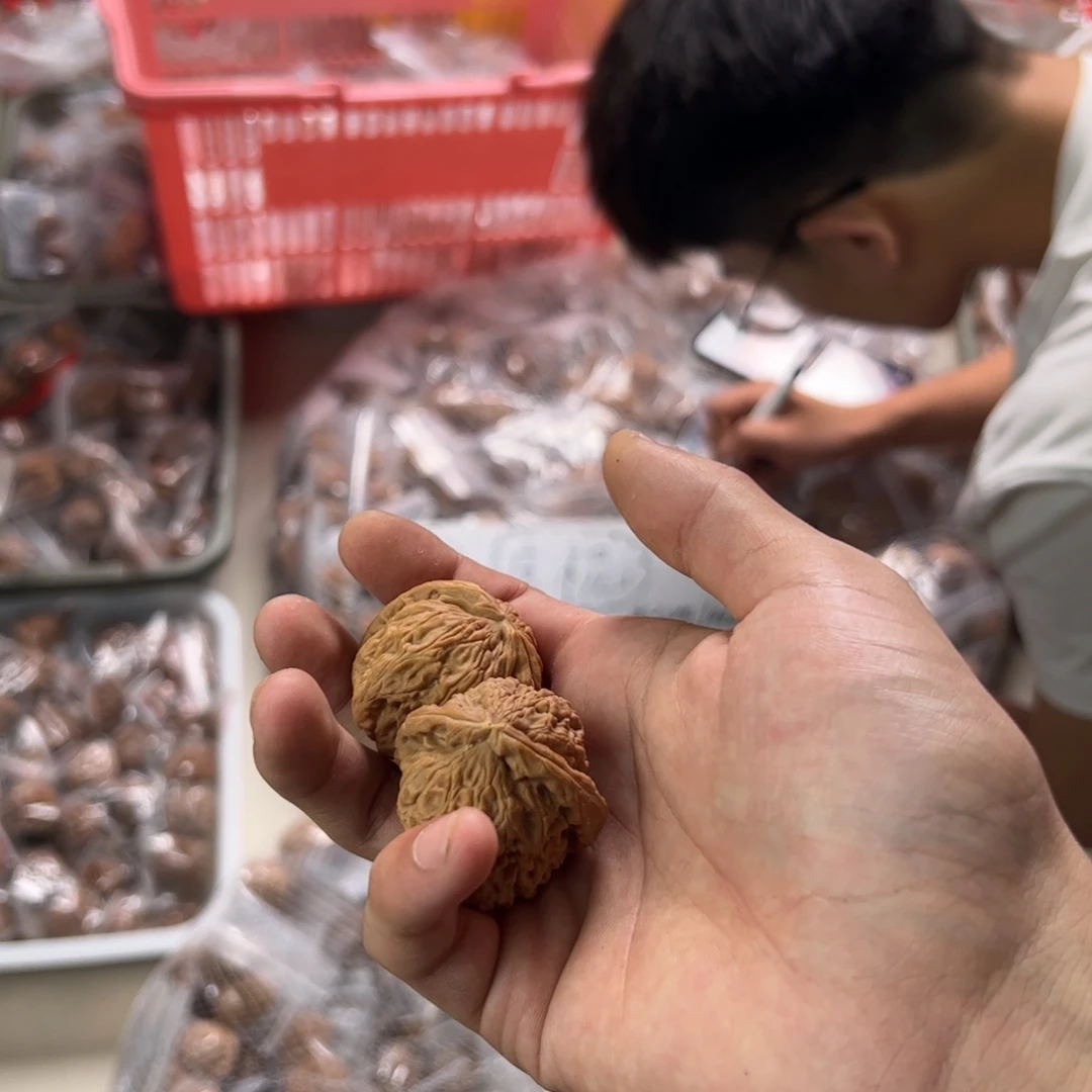 q****文玩核桃吊坠白狮子