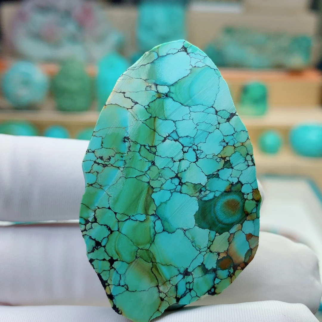 绿松石颈饰未镶嵌