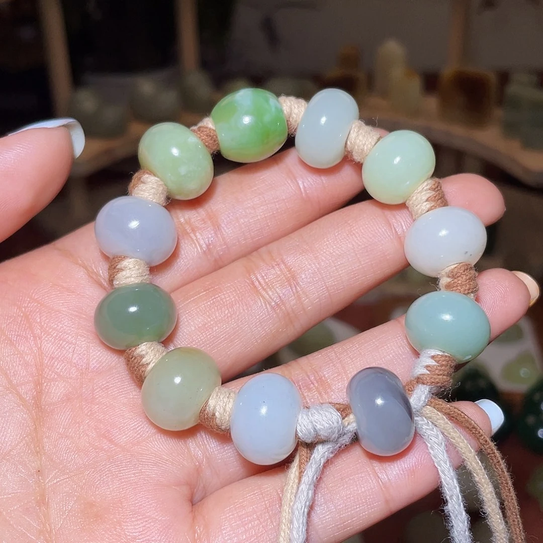 颈饰未镶嵌和田玉依**