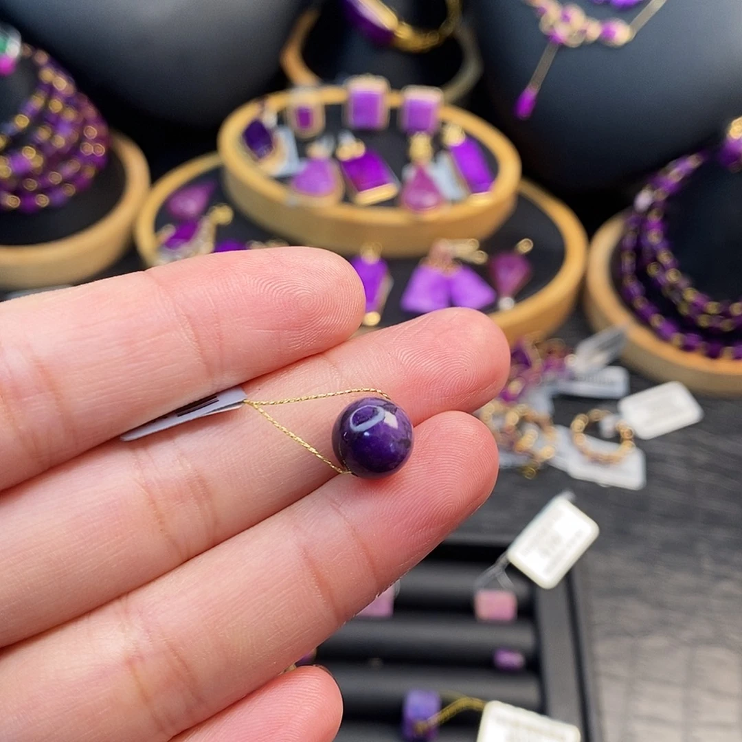 大***宝苏纪石（舒俱来）未镶嵌圆珠