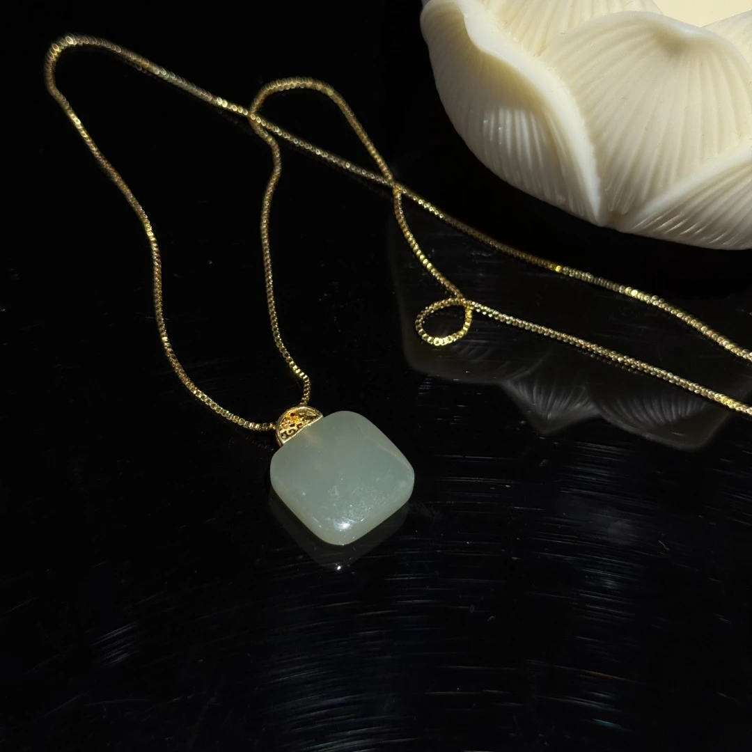 和田玉小方糖新疆和田玉吊坠项链时尚百搭款HTY0192