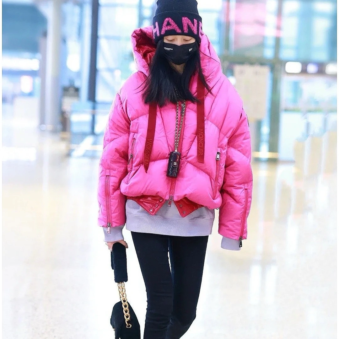 99新 MONCLER 000823 女装玫红棉质袖标Logo羽绒服2码/关小彤同款