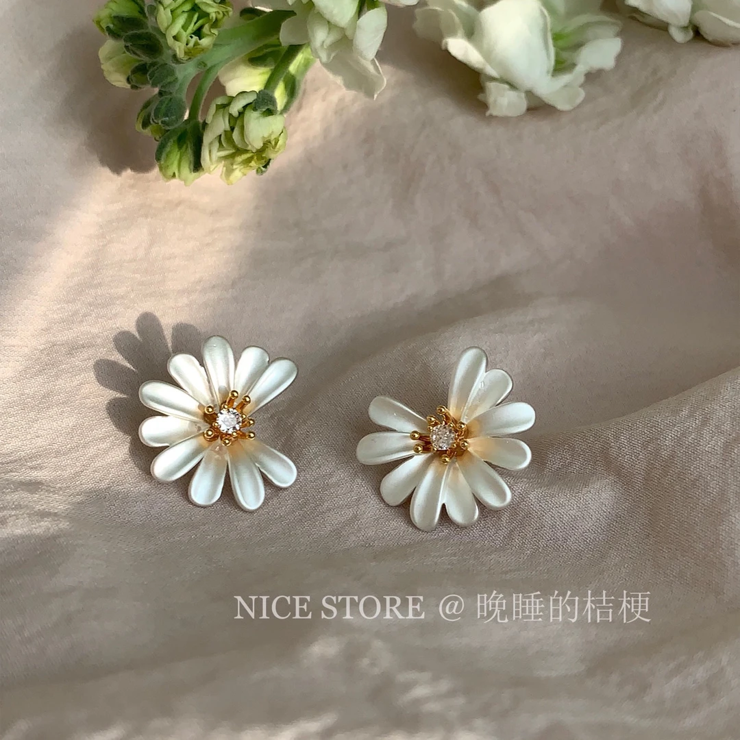 铜合金耳饰 【雏菊】洋气甜美耳钉百搭复古气质耳钉 A210