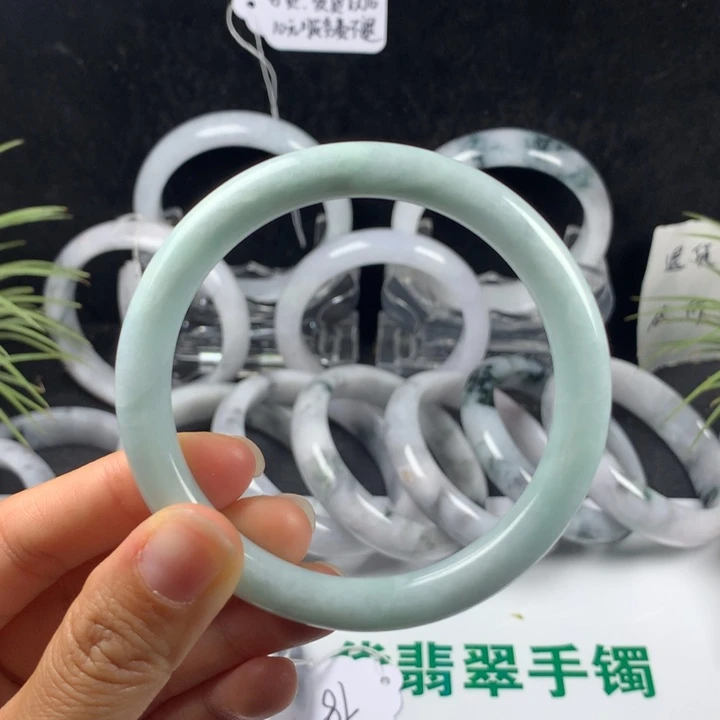 翡翠未镶嵌手镯55号。59.9圈