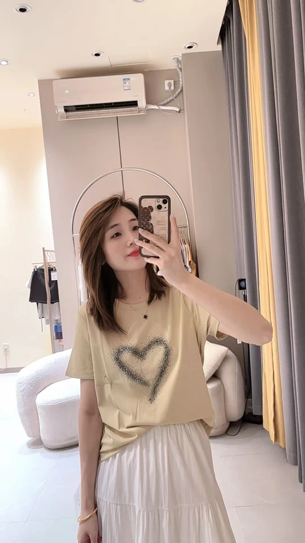 觅裳家【欧钻】830新款高品质爱心烫钻高货圆领上衣