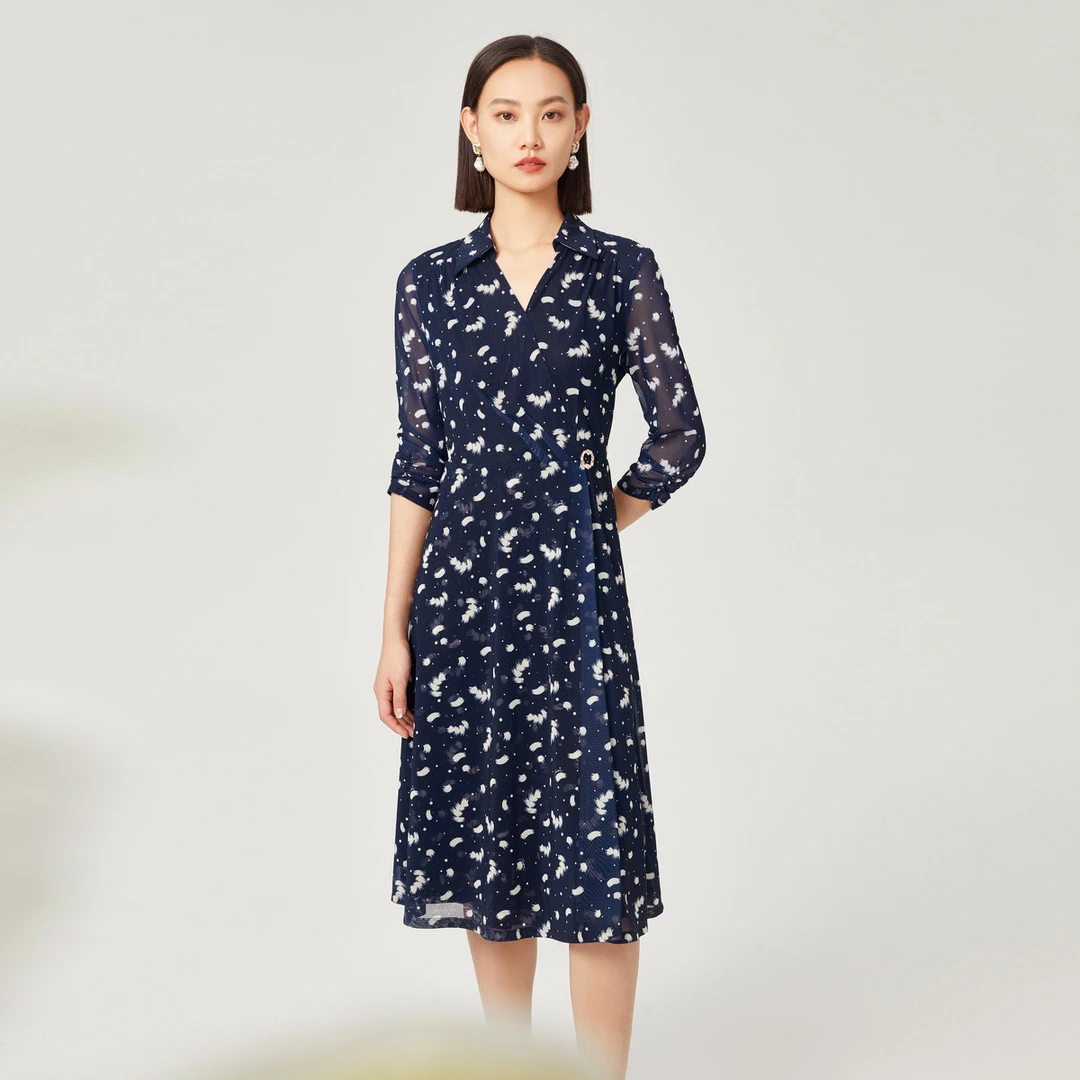 【婷婷专属】【静奢优雅】 时尚V领印花连衣裙25年秋季度假连衣裙