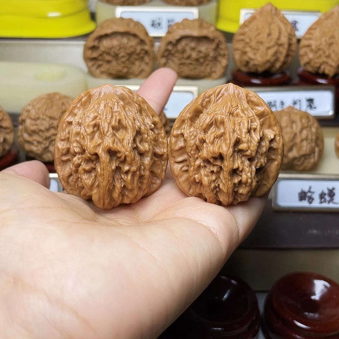 把件文玩核桃虎头41左右