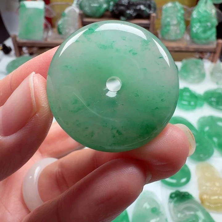 颈饰未镶嵌石英质玉