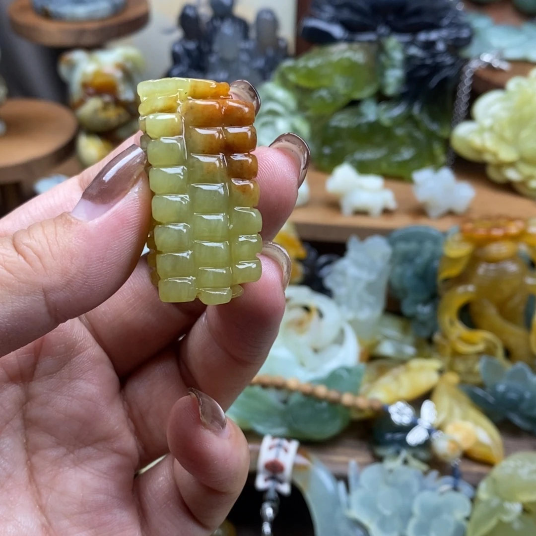 蛇纹石玉未镶嵌吊坠(赠链)