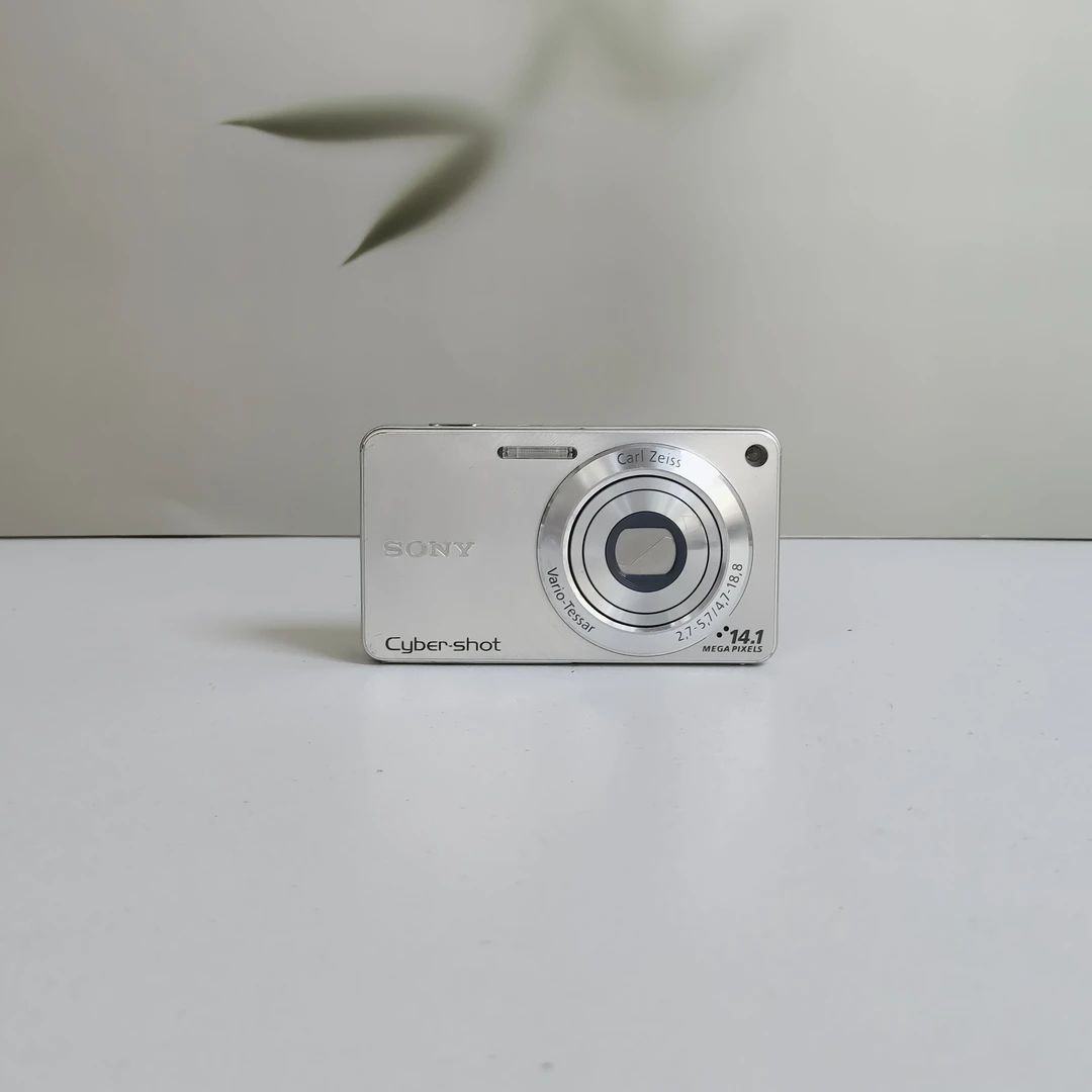9新 Sony/索尼  W350网红款ccd相机日版1400万像素银色日版