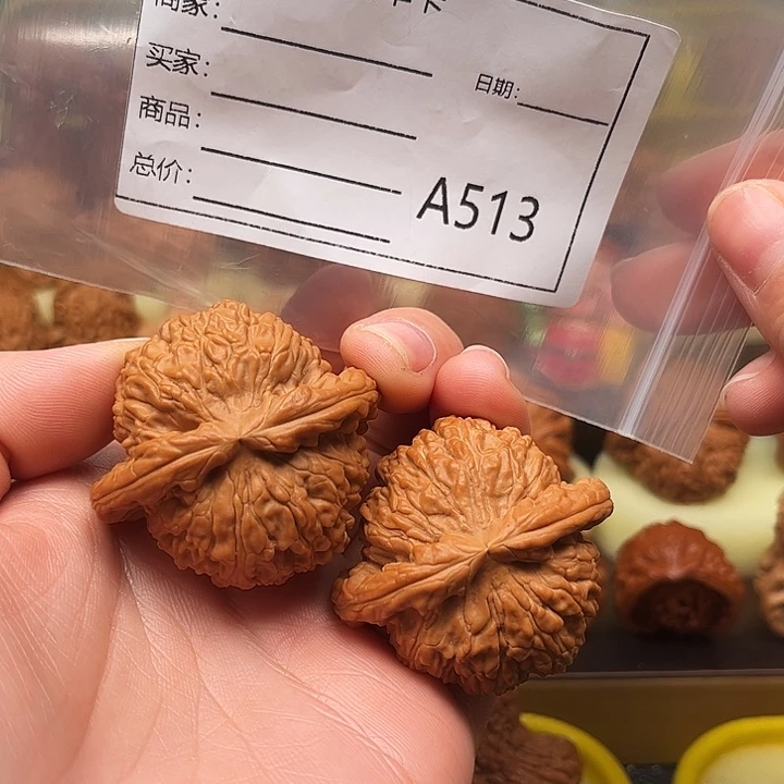 文玩核桃把件t lo m'' mo m