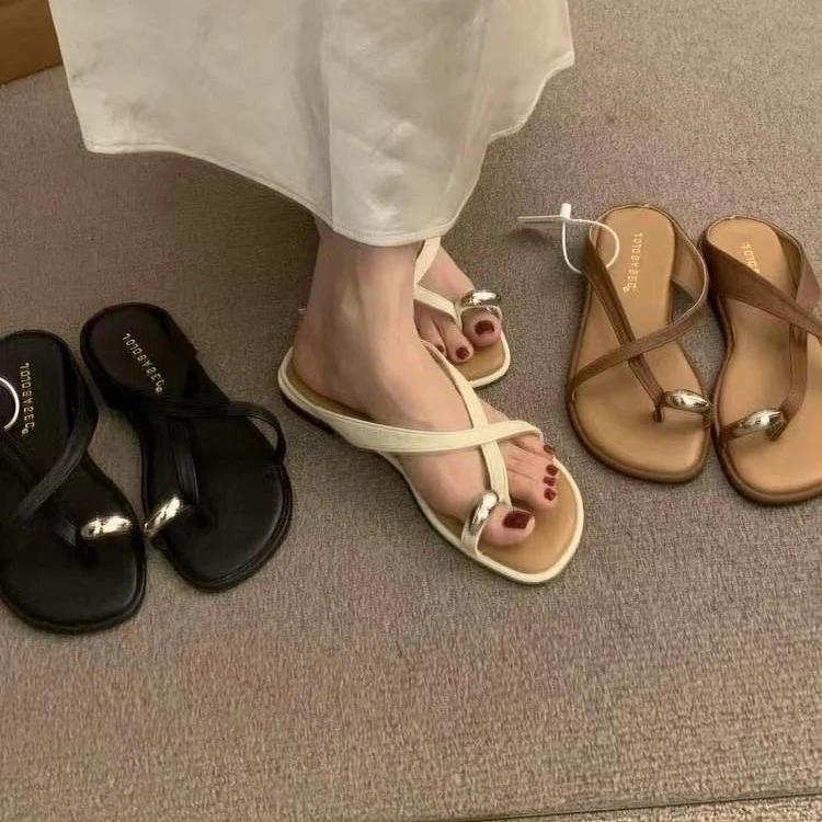 法式绝美交叉带夹脚凉拖鞋女夏外穿2025年新款配裙子平底罗马凉鞋