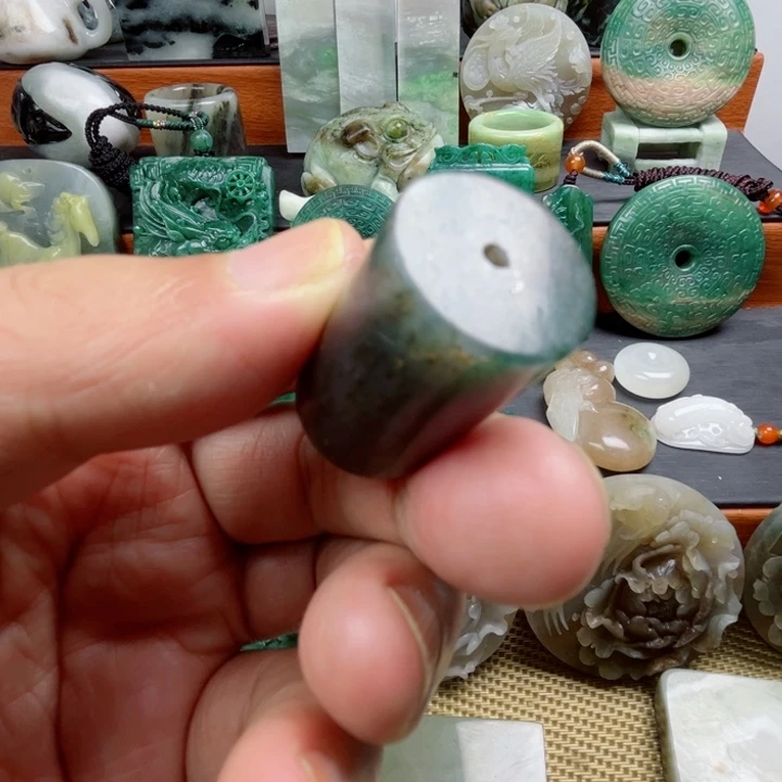 独山玉未镶嵌珠宝半成品