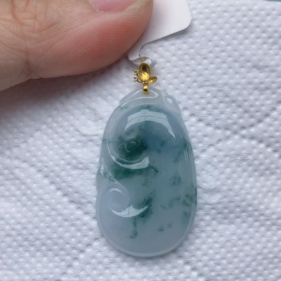 翡翠18K金镶嵌颈饰如意