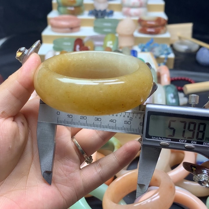 未镶嵌手镯石英质玉