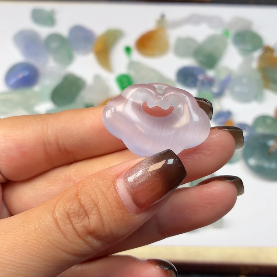 晓***莲翡翠未镶嵌颈饰福利