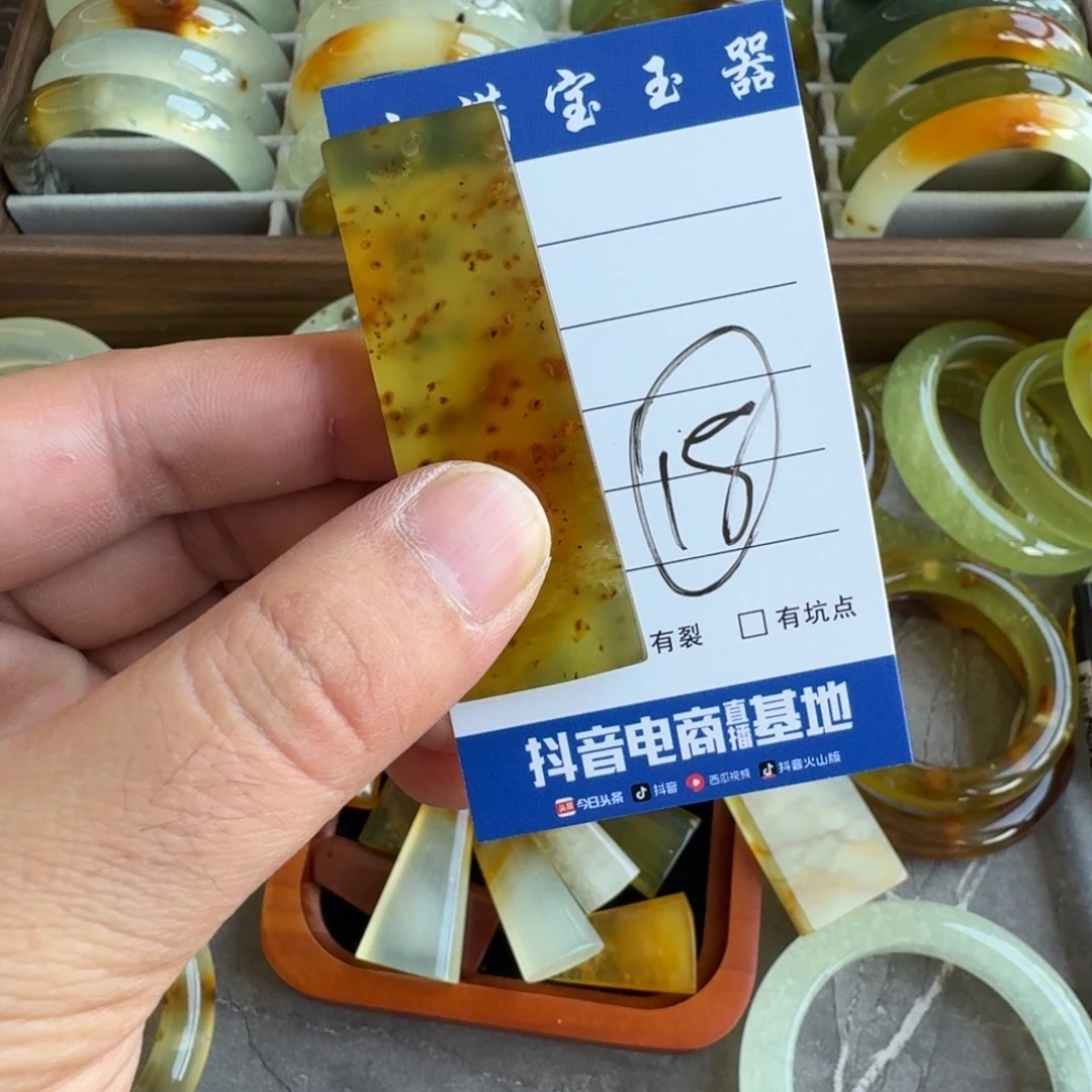 末***空蛇纹石玉未镶嵌手镯