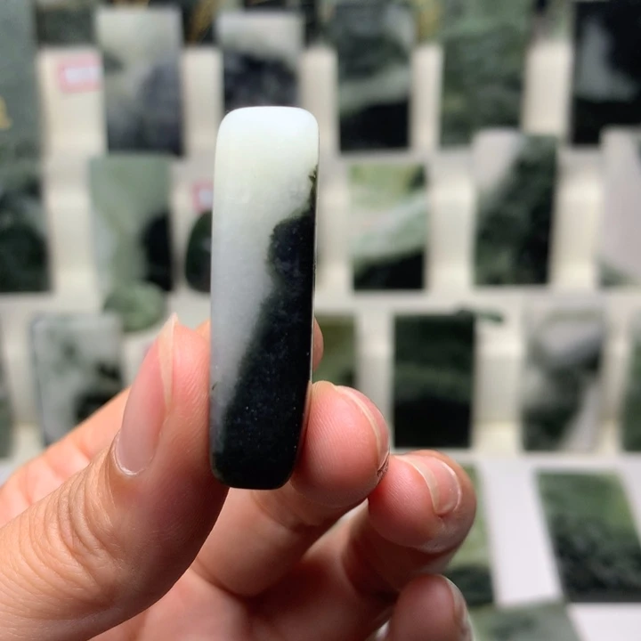 独山玉未镶嵌颈饰花**风