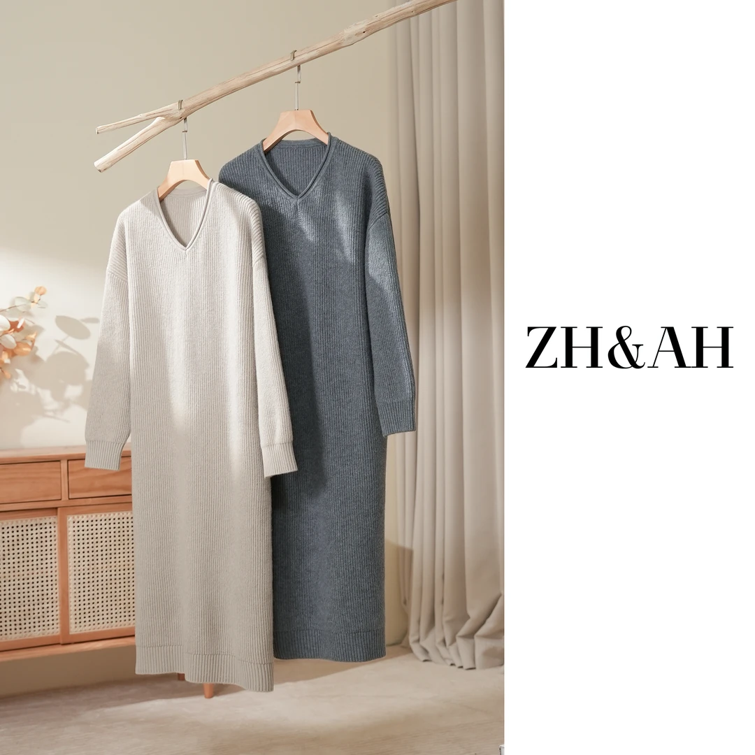 ZH&AH【云雾】冬季新款时尚气质百搭孕期北极绒V领两色极简连衣裙