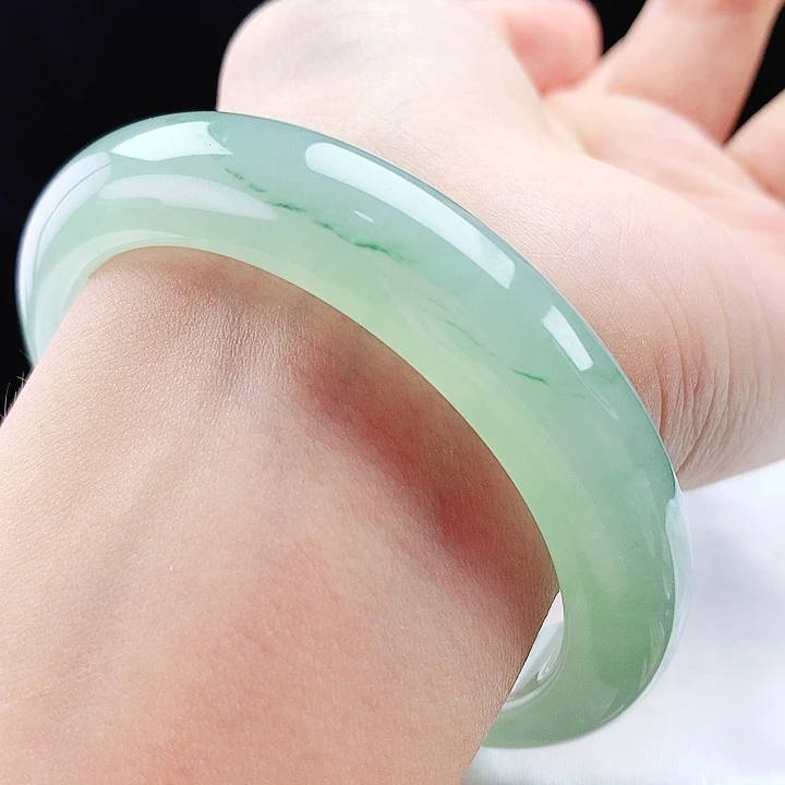 翡翠未镶嵌手镯55圈