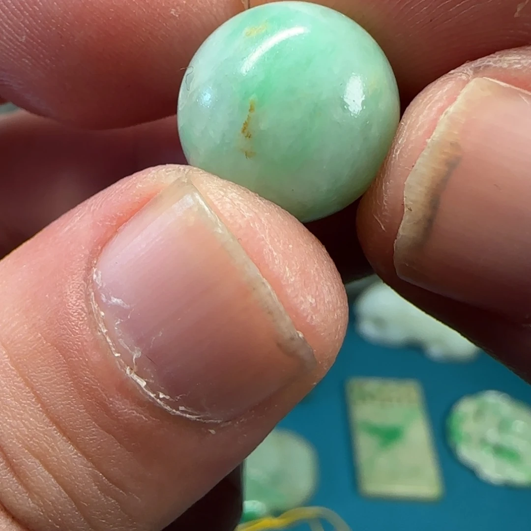 翡翠颈饰未镶嵌西*。