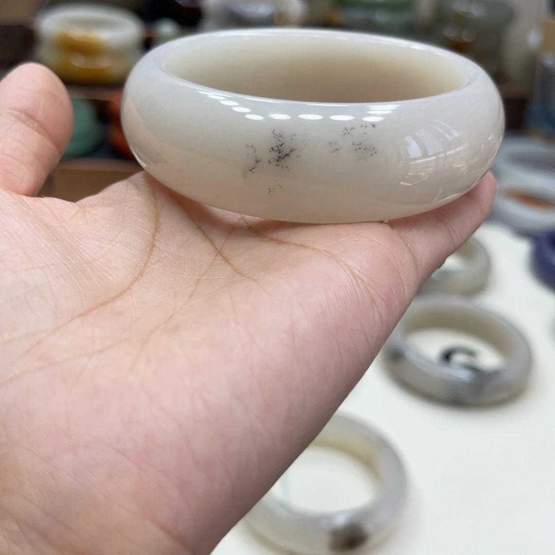 未镶嵌石英岩玉珠宝奇石