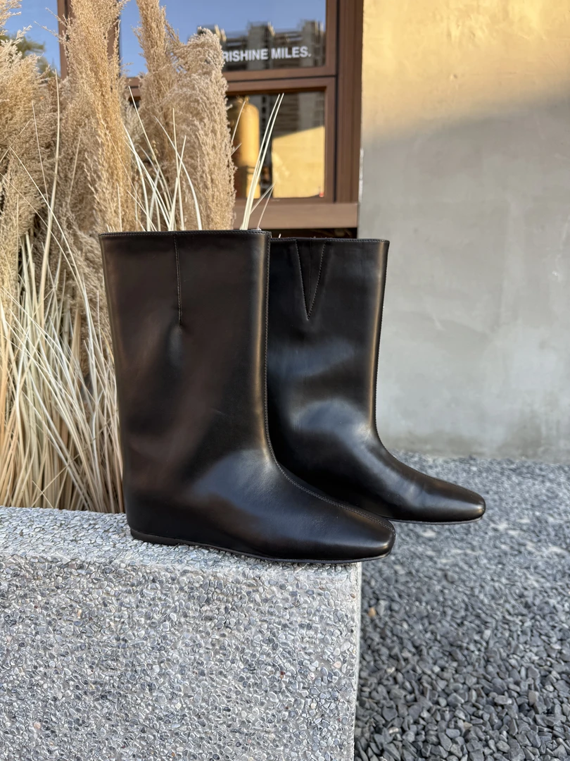 韩版极简风时尚真皮阔筒显腿瘦内增高中筒女靴047