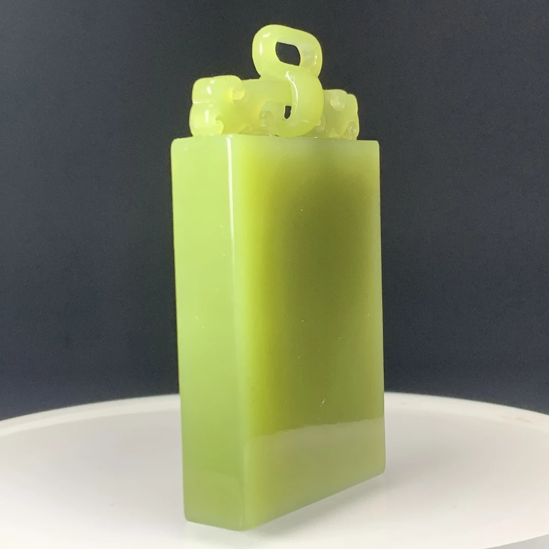 D2316珠宝玉石精选和田玉吊坠