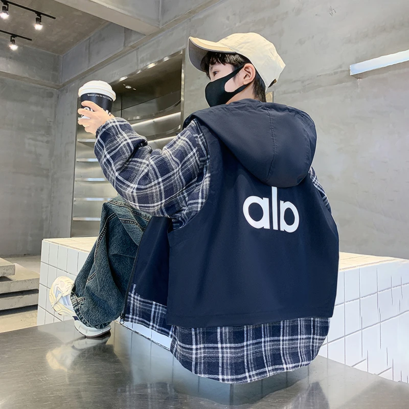 男童秋季外套2025新款宽松连帽儿童风衣假俩件炸街中大童帅气夹克